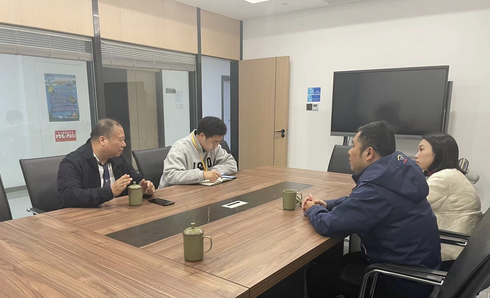 雙嶼街道黨工委委員、紀(jì)工委書記葉鋒一行赴面粉公司考察調(diào)研